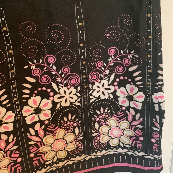 Pink and black skirt with zipper in back - Picture 3 of 4